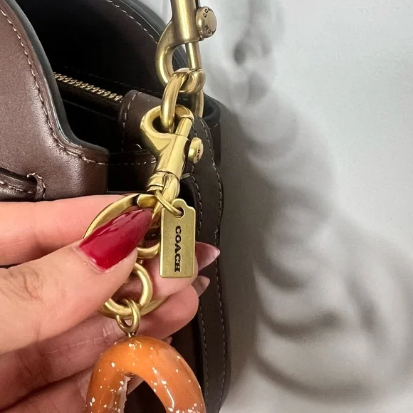 Coach Empire 28 Maple with gold hardware. - Picture 6 of 16